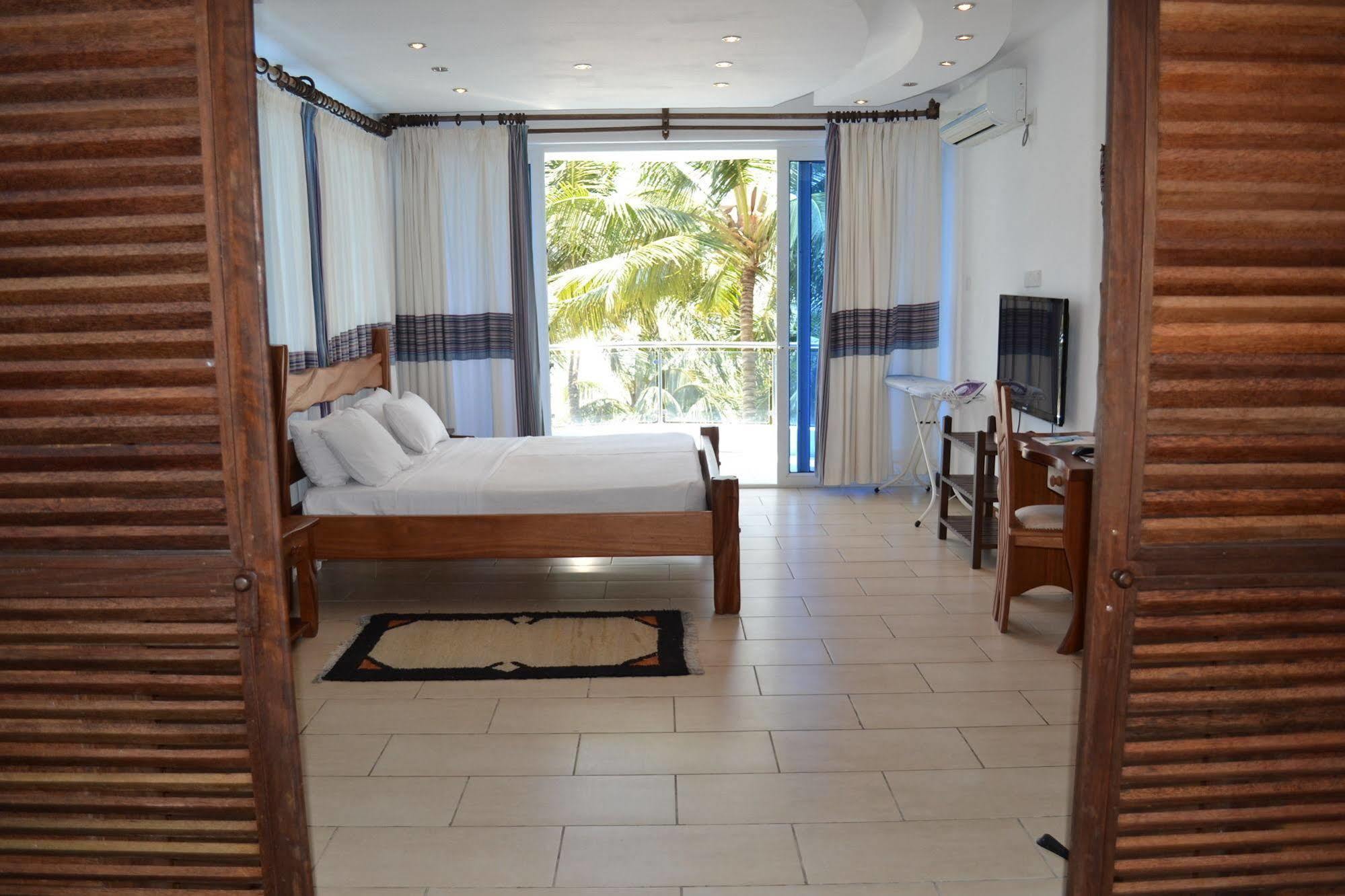 Cowrie Shell Beach Apartments Official Bamburi Exterior foto